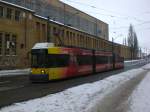 Berlin: Straenbahnlinie 63 nach S-Bahnhof Kpenick an der Haltestelle Schneweide Wilheminenhofstrae/Edisonstrae.(14.2.2010)