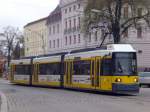 Berlin: Straenbahnlinie M1 nach Mitte Am Kupfergraben am S+U Bahnhof Pankow.(11.4.2010)