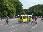 Fahrrad-Tram-Attrappe der Berliner Grnen auf der Fahrradsternfahrt am 5.6.2011 in Berlin.  Die Grnen fordern einen Ausbau des Straenbahnnetzes, darunter unter anderem eine Verlngerung der M1 bis nach Reinickendorf sowie eine neue Linie von Steglitz, durch Tempelhof-Schneberg und Mitte, bis zum Alexanderplatz. Die Tram-Attrappe wird gerne auf Demos eingesetzt. Auf dem Foto ist auch der Europaabgeordnete Michael Cramer (grnes Shirt) zu sehen. Bitte diesen Text nicht als Parteienwerbung missverstehen, es soll nur ber die Hintergrnde dieses Fahrzeugs informiert werden. 5.6.2011