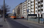 Berlin BVG SL 22 (Sw/LEW-Tw 217 076-7) Mitte, Chausseestraße / U-Bf Schwartzkopffstraße im April 1993.