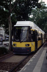 Berlin BVG SL 20 (GT6 99ZR 2037) Friedrichshain, Warschauer Straße / Revaler Straße im Juli 2004.