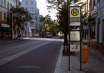 Berlin BVG: Straßenbahnhaltestelle Gustav-Adolf-Straße / Langhansstraße im September 1993.