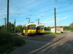 Berlin BVG SL M17 (KT4D 6162) / SL M4 (KT4D 6022) Neu-Hohenschönhausen, Falkenberg / Falkenberger Chaussee (Endstelle) am 23. Juli 2012.