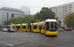 BVG Bombardier Flexity 8009 am 12.10.13 als M5 Zingster Str. auf der Kreuzung Mollstraße / Otto-Braun-Str.