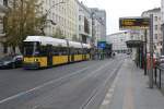 Berlin BVG SL 12 (Bombardier-GT6-99ZR 2017) Mitte, Friedrichstrasse / Oranienburger Strasse / U-Bahnhof Oranienburger Tor am 16.