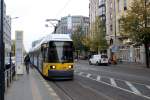 Berlin BVG SL 12 (Bombardier-GT6-99ZR 2045) Mitte, Friedrichstrasse (Hst. Oranienburger Tor) am 16. Oktober 2014.