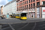 Berlin BVG SL M1 (AEG GT6-94 1055) Mitte, Rosenthaler Straße / Oranienburger Straße / Hackescher Markt am 24. April 2016.