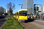 Berlin BVG SL M4 (KT4D 6099 + KT4D) Mitte, Otto-Braun-Straße am 21. April 2016.