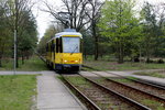 Berlin BVG am 23. April 2016: Der KT4D 6052 auf der SL 61 erreicht die erste Haltestelle Strandbad Müggelsee, nachdem er kurz vorher die Endstation Rahnsdorf / Waldschänke in Richtung Adlershof verlassen hat.