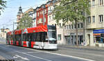 Der neue Bonner Skoda ForCity Smart SWB 2252 in Bonn Beuel kurz vor der Haltestelle Konrad-Adenauer-Platz am 21.05.2023.