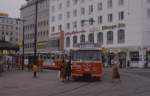 Triebwagen 525 der Linie 1 nach Osterholz hält am 8.11.1987 gegenüber dem Bremer Hauptbahnhof.