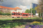 18. April 2007	Cottbus, Straßenbahn, Tw 142 der Linie 4 fährt über die Stadtpromenade nach Sachsendorf.