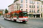 02. August 2003, Cottbus, Straßenbahn Tw 134 fährt auf der Linie 3 in der Bahnhofstrasse/Kreuzung Karl-liebknecht-Straße nach Madlow. In der K-L-Straße gab es, nicht weit von hier, ein Fotogeschäft. Dort habe ich 1967 meinen ersten  richtigen  Fotoapparat gekauft (und leider zu wenig benutzt). Scan vom Color-Negativ