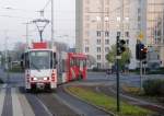 COTTBUS, 01.11.2008, Straßenbahnzug 135 als Tramlinie 3 in Richtung Sandow bei der Einfahrt in die Haltestelle Görlitzer Straße