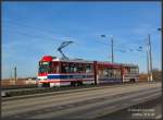 Tram 146 der Cottbusverkehr GmbH berquert soeben die Bahnhofsbrcke in Cottbus. Die Tatra-Gelenkzge wurden nach der Wende um ein Niederflurmittelstck erweitert. Cottbus, 24.11.06.