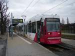 Eine Darmstdter Straenbahn wartet in Kranichstein am 08.02.09 auf Fahrgste