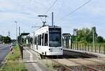 Triebwagen 302 trägt zur Zeit keine Werbung und ist als Albino in Schneeweiß unterwegs. Hier steht der Triebwagen an der Haltestelle Städtisches Klinikum in Richtung Innenstadt.

Dessau 28.07.2020