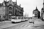 07.04.1985: Ostersonntag, Heute ist der vorletzte Tag für die Fahrt der Linie 4 nach Pillnitz. Ab Dienstag ist das  Blaue Wunder  für die Straßenbahn gesperrt und damit die Bahnverbindung beendet. auf dem Körnerplatz geht es recht ruhig zu.