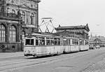 19.08.1984,Dresden, ein Straßenbahnzug der Linie 4 fährt mit ET 54 und zwei EB 57 am Zwinger vorüber nach Pillnitz.