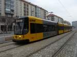 Dresden Strassenbahn Nr.2811 unterwegs auf der Linie 2 am 10.12.2008