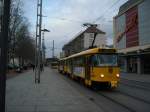 Tatra-Bahn vor der Altmarktgalerie in Dresden