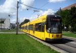 NGT D 12 DD - 2833 -
Baujahr 2009.
auf der Linie 7
Richtung Weixdorf.
Kurz vor der Station
Pirnaischer Platz.