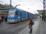 Die CarGo Tram am Hauptbahnhof. Sie fhrt momentan diese Strecke, da am Pirnaischen Platz gebaut wird. Aufgenommen am 19.10.10
