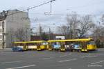 99 758 grüßt vom Tatra-Triebwagen 224 202, der als Werbeträger für die SOEG  Mit der Bimmelbahn ins Zittauer Gebirge  fungiert - Dresden, 05.04.2006
