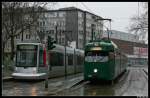 Begegnung zweier Generationen der Dsseldorfer Straenbahn am Worringer Platz. Aufgenommen am 06.01.11.