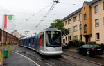 Düsseldorf Rheinbahn: Der Tw NF10 2005 auf der SL 701 erreicht am 28. Juli 2016 die Haltestelle Merowingerstraße, die erste auf der Fahrt in Richtung Rath.