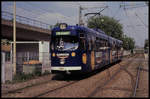 Düwag 1069 der Linie 909 mit Samson Tabak Werbung in Duisburg Huckingen am 10.5.1991.