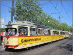 Straßenbahn-Triebwagen 2670 steht mit seinem Beiwagen am 03.05.2007 an der Haltestelle beim S-Bahn-Bahnhof Düsseldorf-Bilk. Er ist auf der Linie 707 in Richtung Universität unterwegs.