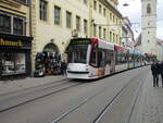 Durch die Erfurter Innenstadt kam,am 25.April 2023,der Tw 655