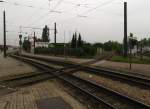 Im Norden von Erfurt, in der Nhe der Haltestelle  An der Lache  der Straenbahnlinie 5, gibt es diese Schienen-Schienen-Kreuzung.