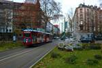 VGF Ebbelweiexpress K-Wagen 106 am 10.12.22 in Frankfurt am Main als Weihnachtsmarkt Tram