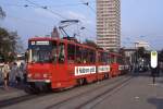 Frankfurt/Oder Tw 210 und 209 mit Werbung fr die Partnerstadt Heilbronn am damaligen Platz der Republik, 11.10.1991.