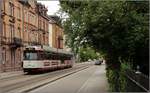 Ein GT8 Wagen der Straßenbahn Freiburg im Einsatz auf der Linie 3 in der Basler Straße. 13.5.17