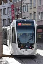 FREIBURG im Breisgau, 20.10.2019, Zug Nr. 312 als Tram1 nach Landwasser bei der Ausfahrt aus der Haltestelle Bertoldsbrunnen