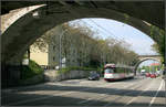 Unter den Bahnbrücken hindurch in Richtung Freiburg-Rieselfeld -

Blick nach Westen in die Basler Straße, vorne die Brücken im Bereich der Rheintalbahn, im Hintergrund die Brücke der Höllentalbahn.

11.05.2006 (M)


