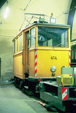 Freiburger Straßenbahn, ATW 414 in einem Eck des Bw.
Datum: 29.10.1986 