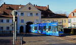 Der GT8Z 257 der Freiburger Straßenbahn trifft am 02.01.2014 in Günterstal ein