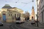 Görlitz am 10.12.2016: Tram Wagen 308 der Linie 2 erreicht hier vom Grünen Graben kommend den Demianiplatz.