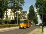 Straenbahn Gotha: Tatra Straenbahn Triebwagen Nummer 319 kurz vor Erreichen der Haltestelle Hauptbahnhof. Datum: 06.08.2008.