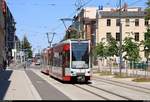 MGT-K (Bombardier Flexity Classic), Wagen 683 und Wagen 6??, der Halleschen Verkehrs-AG (HAVAG) als Linie 10 von Göttinger Bogen nach Hauptbahnhof erreichen die Haltestelle Am