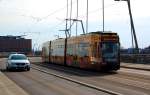 Die HAVAG auf Kaffeefahrt: Am 21.03.09 berquert eine Straenbahn die Berliner Brcke in Halle(S).