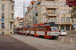 Ein kompletter 3-teiliger Tatra-Zug (vermutlich T4D) der HAVAG ist am 05.10.2011 vom Halle-Beesen kommend, unterwegs auf der Großen Steinstraße (hier beim Überqueren des Joliot-Curie-Platzes in der Innenstadt von Halle) mit Fahrziel Soltauer Straße in Halle-Neustadt.