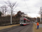 HAVAG 687 + 688 als Linie 5 nach Kröllwitz, am 04.12.2016 am Stadtpark in Merseburg.
