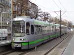 2 Wagen des Typs TW 2000 als Linie 1 Laatzen an der Dragonerstr. am 22.03.14