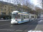 Jena: Straenbahnlinie 5 nach Lobeda-Ost an der Haltestelle Stadtzentrum.(28.1.2010)