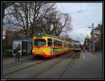 Tw 215 als Linie 5 beim Durlacher Tor. Aufgenommen am 13.12.2009